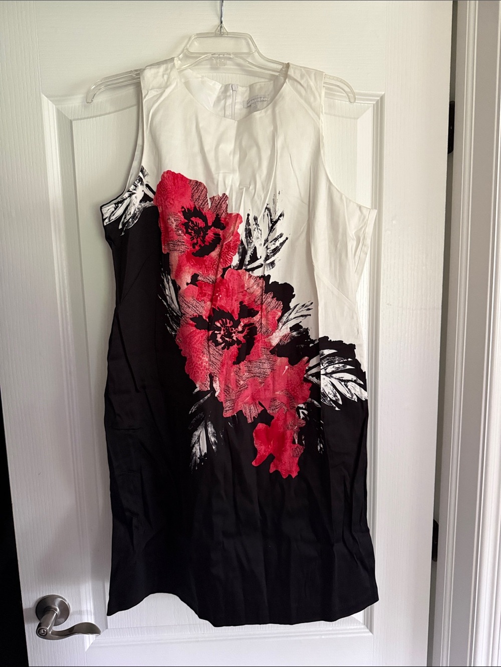 New York & Company Black, White & Red/coral Floral Sleeveless Mini Dress